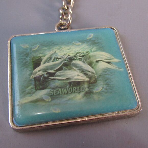 Seaworld Metal Keychain 1.5" x 1.75" Key Ring Sea World Dolphins Travel Souvenir - Picture 1 of 3